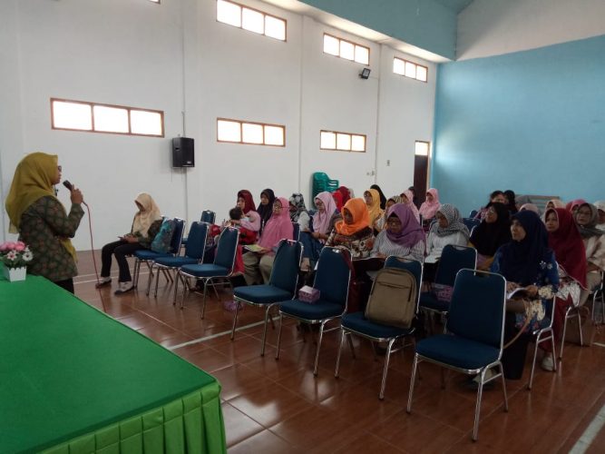 PERTEMUAN SOSIALISASI ATAU PEMICUAN SANITASI TOTAL BERBASIS MASYARAKAT ( STBM ) DI KELURAHAN TAMAN PADA TANGGAL. 17 SEPTEMBER 2019